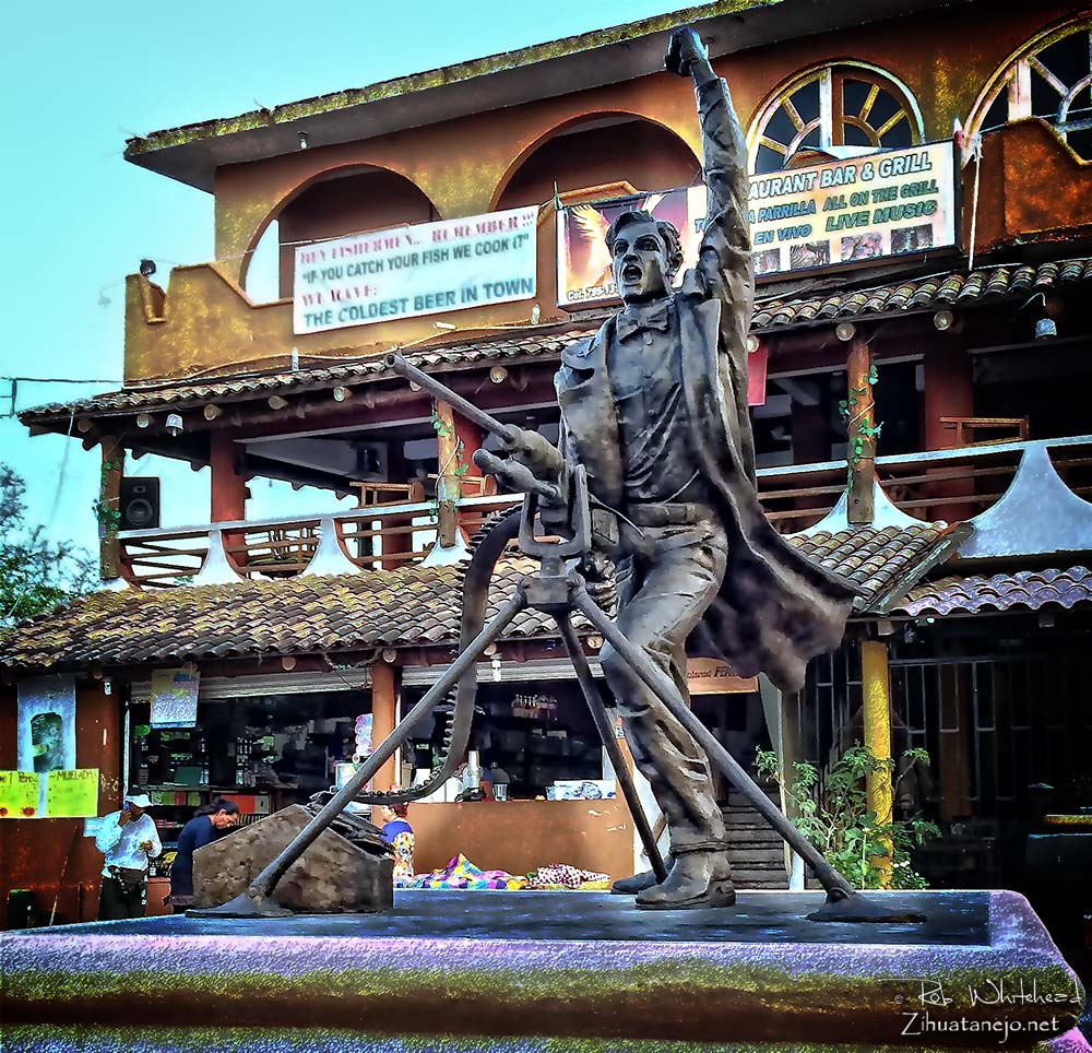 Statue of Tte. Jos� Azueta