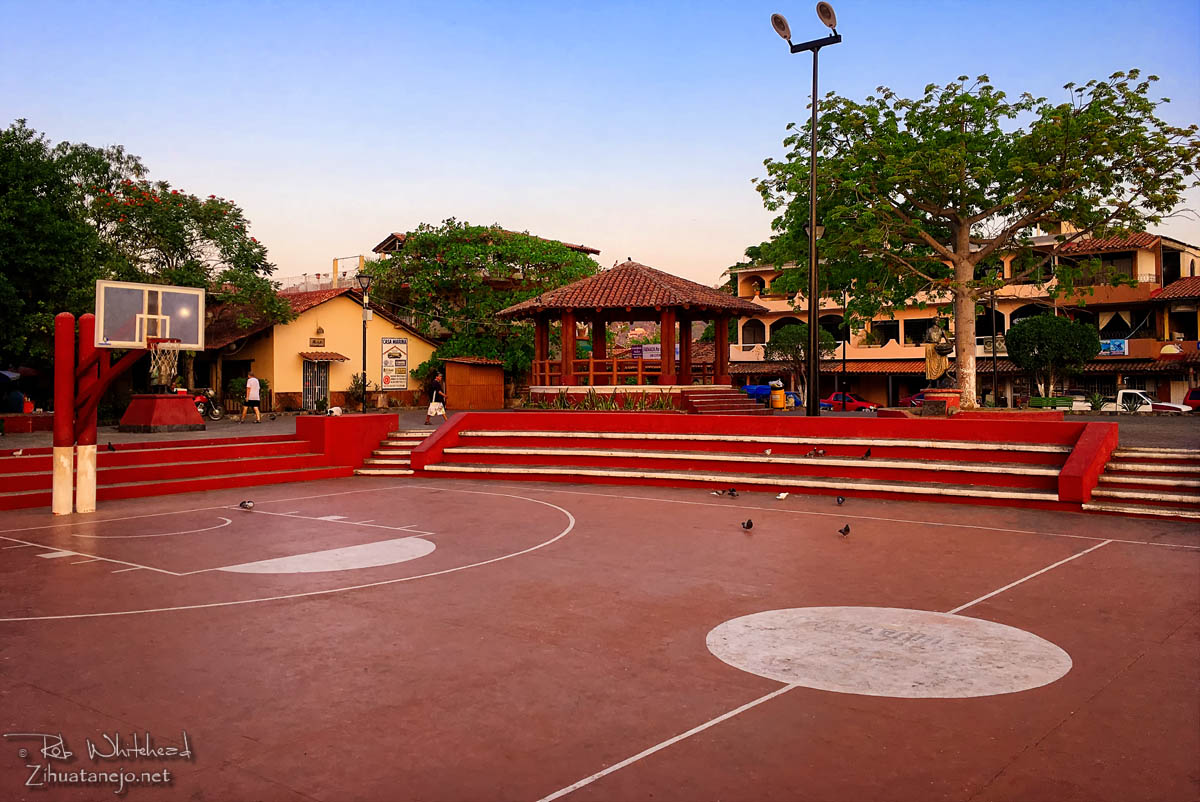 Cancha Municipal, gazebo & z&oacute;calo of Zihuatanejo